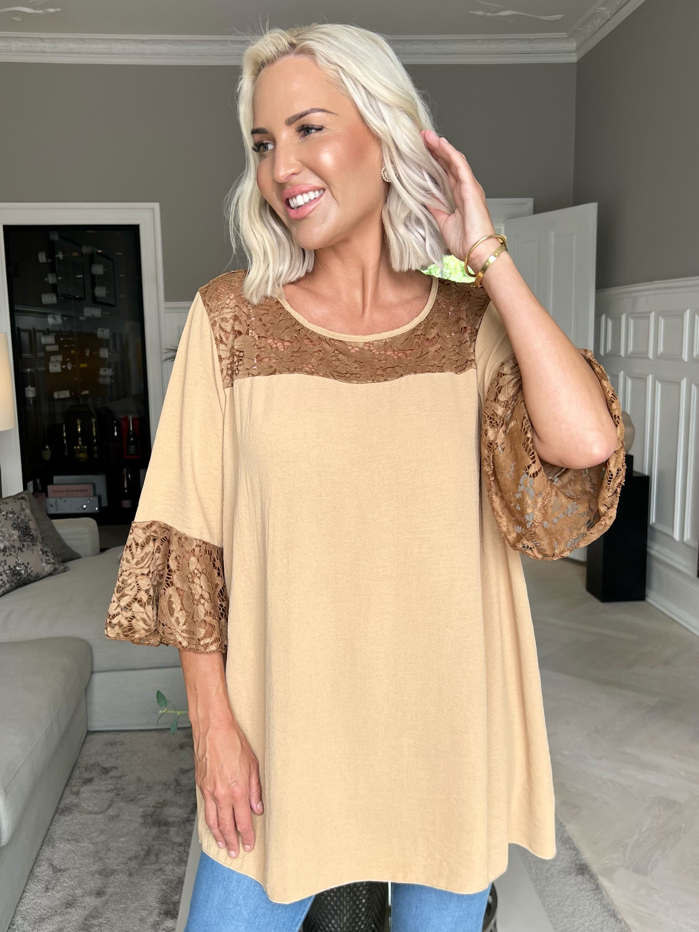 Amanda - Sød simpel tunika med blonde